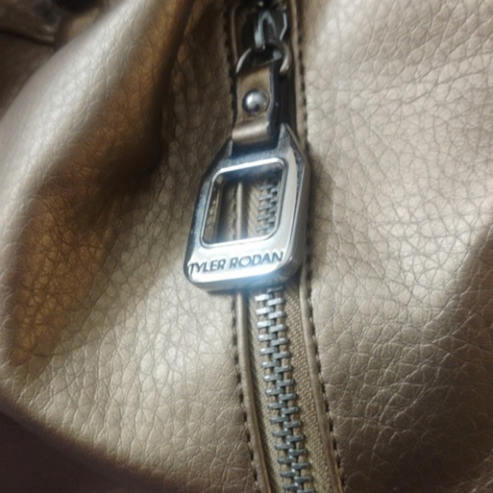 Stylish Gold Women's Handbag - Picture 5 of 6